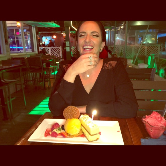 Meet Your Trendy Posher😊 - Picture 1 of 1